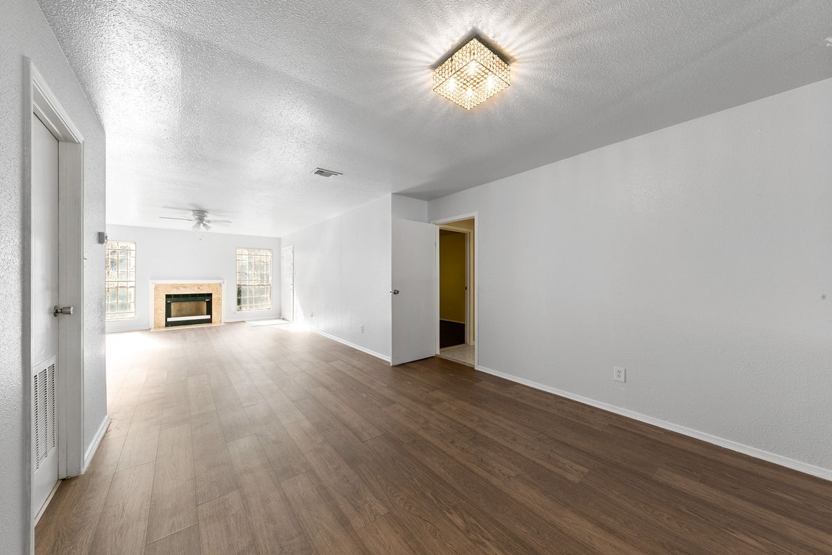 Building Photo - 6500 Sands Point Dr