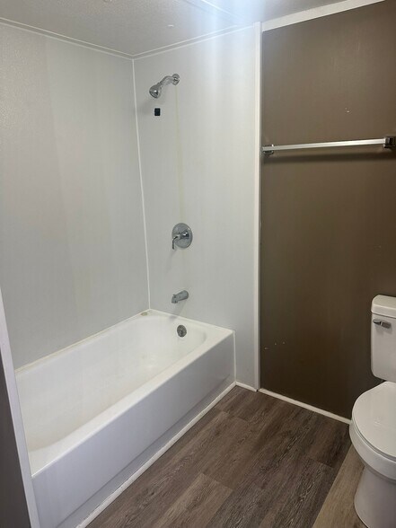 Building Photo - 1221 N Valrico Rd