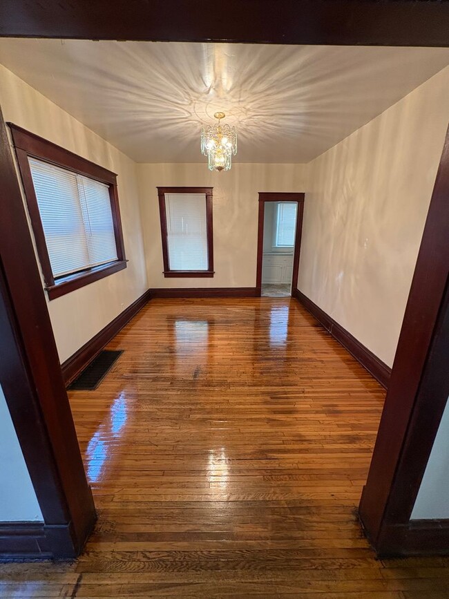 Building Photo - Large 3 bedroom house available