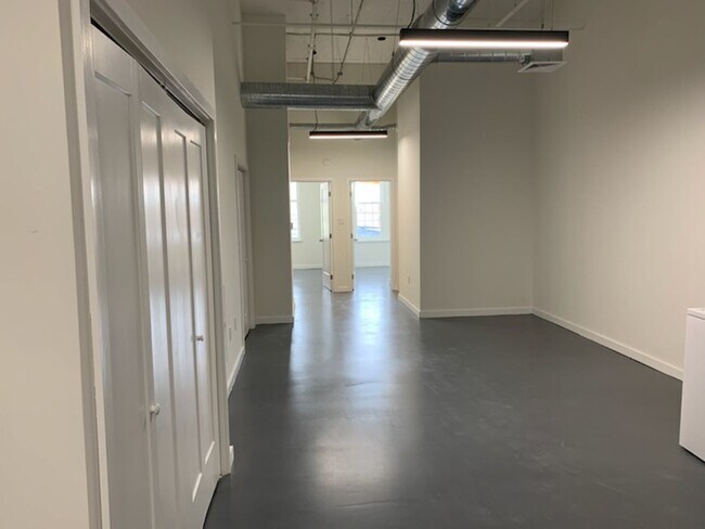 Building Photo - 1710 N 5th St