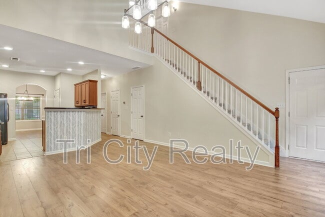 Building Photo - 113 Macalester Dr