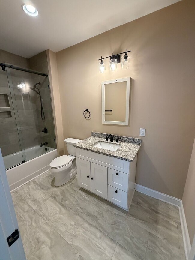 Building Photo - Charming & Spacious 3-Bedroom Home with a Large Fenced Yard!