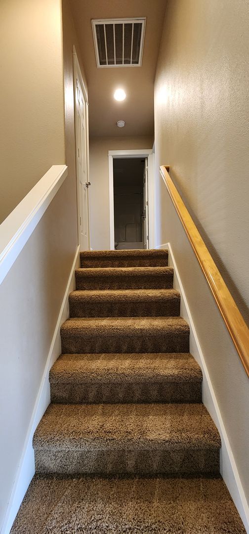 Building Photo - Luxurious Duplex in Corvallis