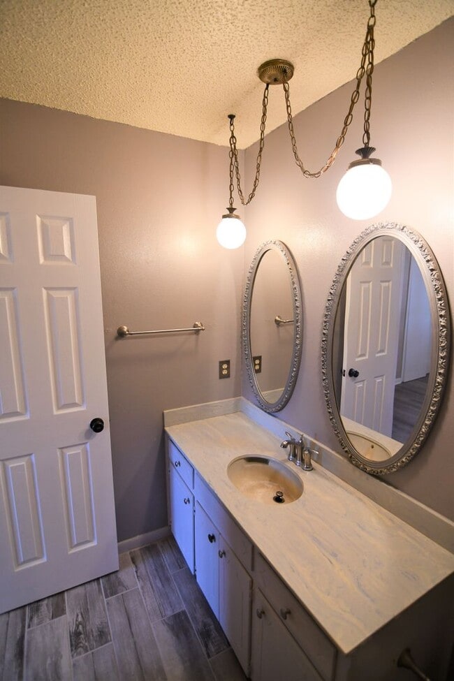 Building Photo - Location! Location!  Newly updated, 4 bedroom, 2 bath home near Perkins & Essens