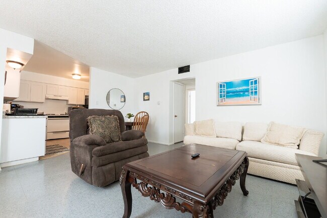 Building Photo - Stylish & Fully Furnished 2-Bedroom in the Heart of Farmington – Flexible Lease Terms!