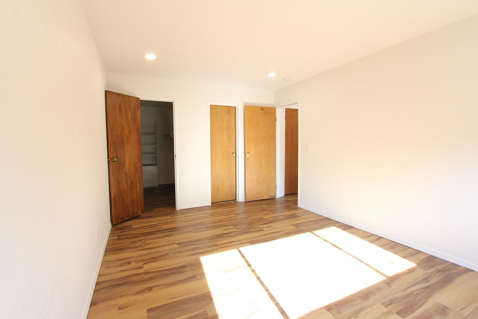 Building Photo - 600 Manhattan Dr