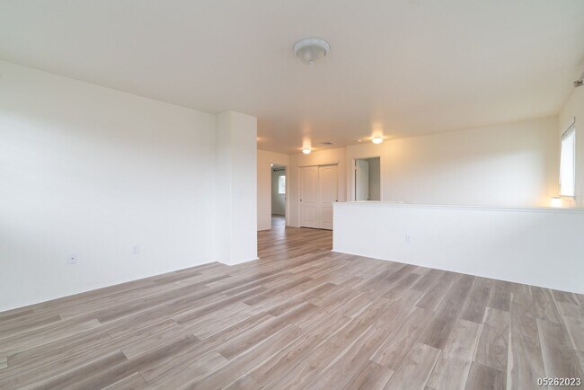 Building Photo - 4 Bed 2.5 Bath in Hoonani