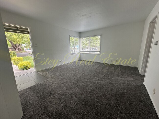 Building Photo - Mariposa Duplex