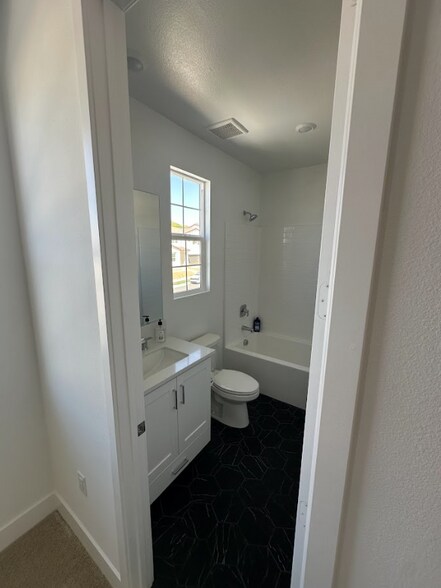 Building Photo - 24392 Calle La Roca