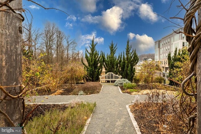 Building Photo - 7770 Belvale Dr