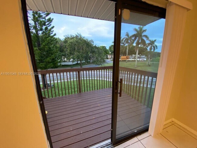 Building Photo - 629 Executive Center Dr