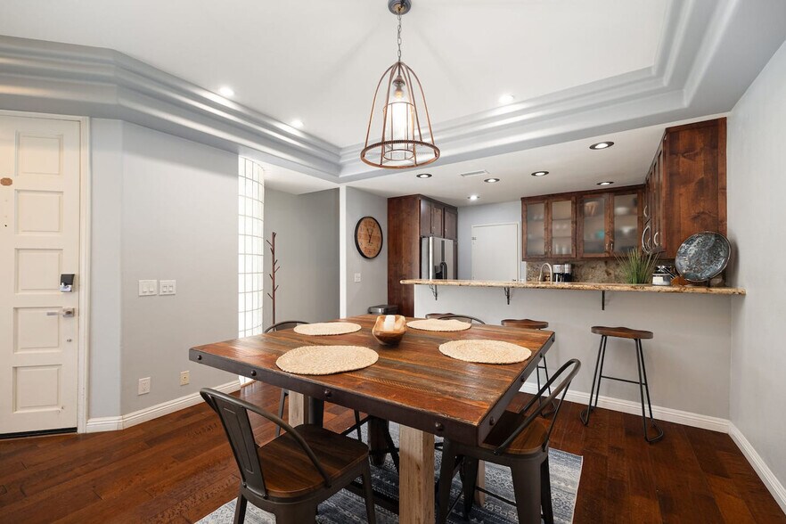 Building Photo - 1079 Sapphire St