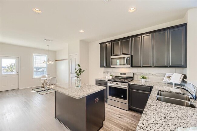 Building Photo - 288 Eves Necklace Dr.