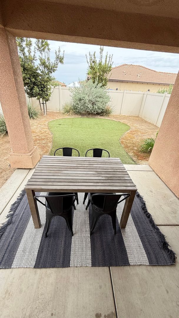 Building Photo - Fully Furnished Short or Long Term Modern Home