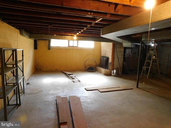 Building Photo - 1242 S Governors Ave