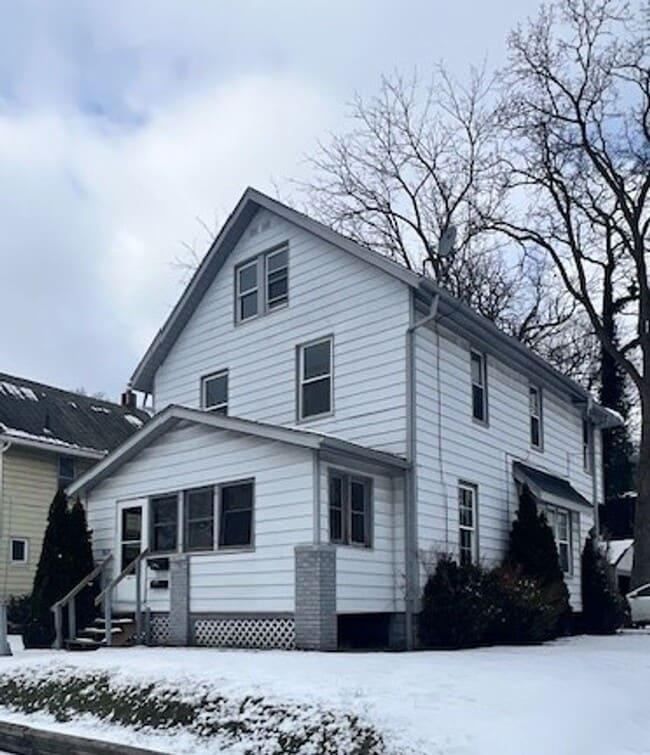 Building Photo - Jonna Martin Wilbeth Duplex