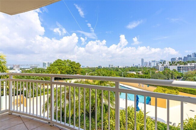 Building Photo - 2475 Brickell Ave