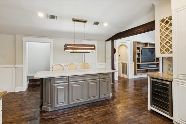 Building Photo - 1910 East Ave