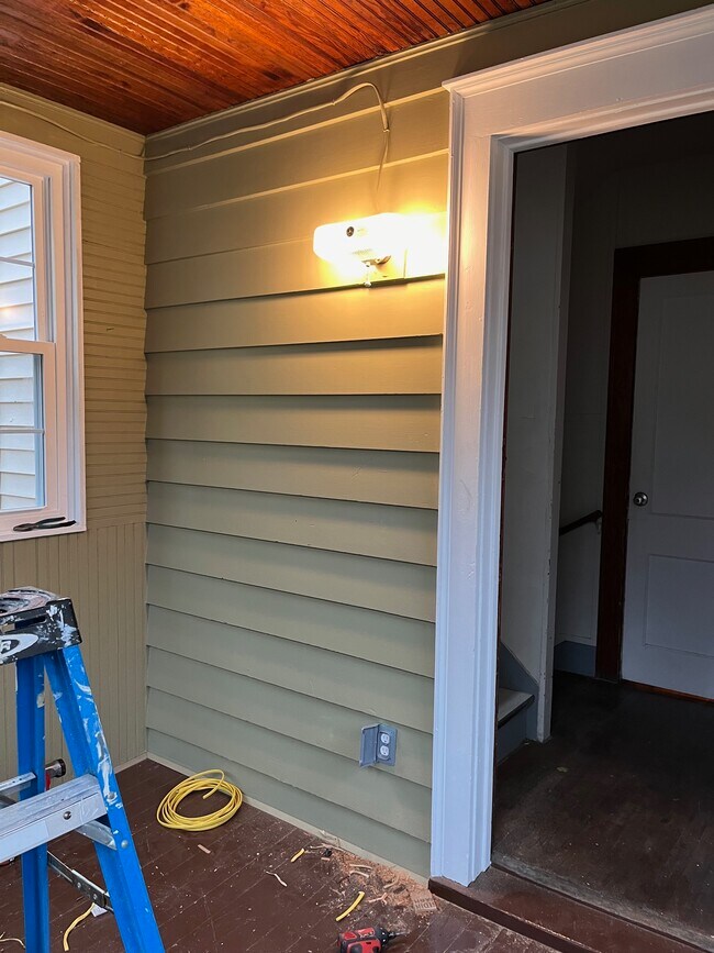 Building Photo - 258 Buckingham Ave