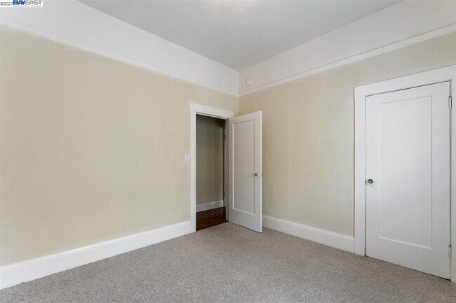 Building Photo - 5484 Vicente Way