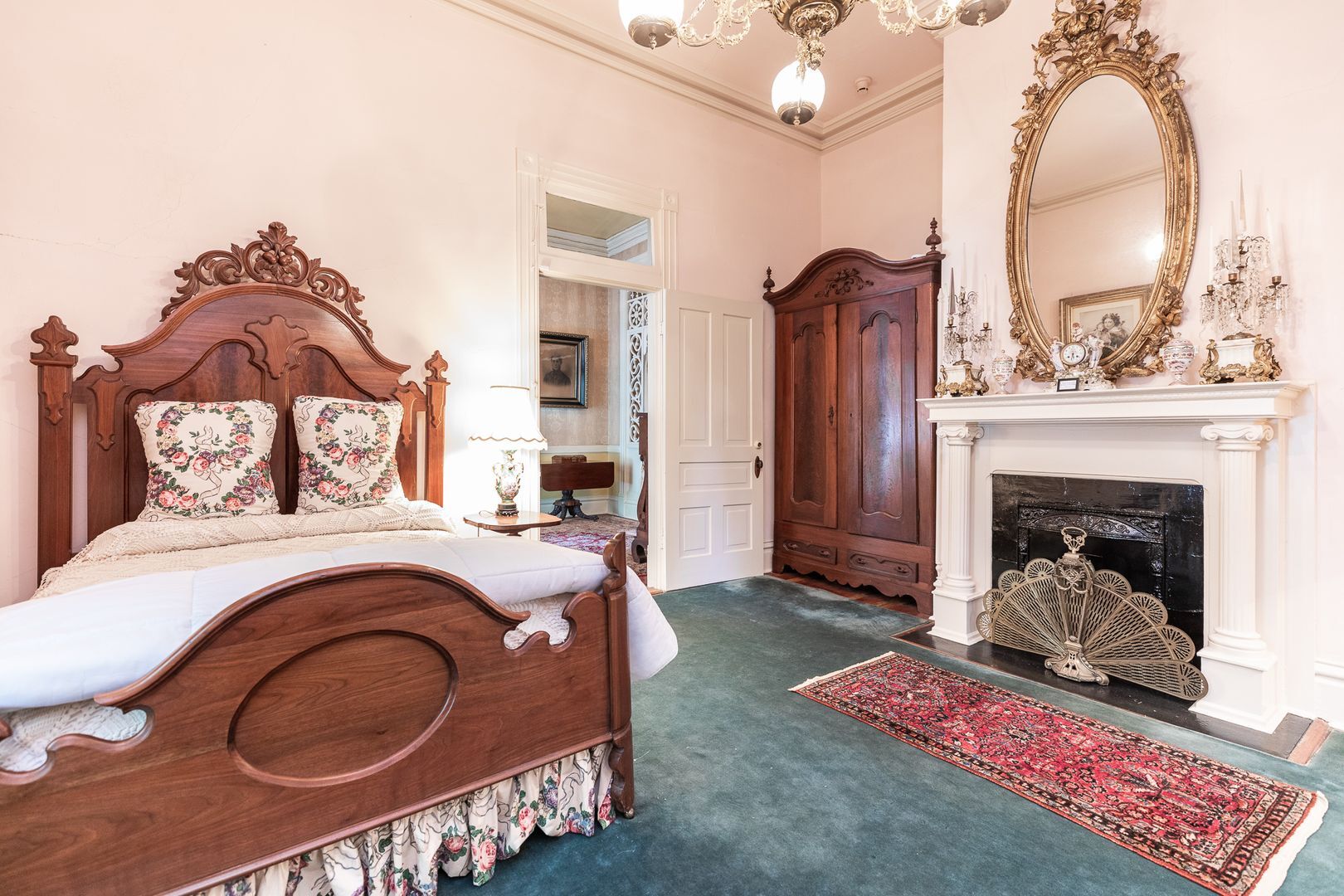 Building Photo - RESIDENTIAL/COMMERCIAL RENTAL - Charming historic home located downtown Opelika! (*Partially Furn...