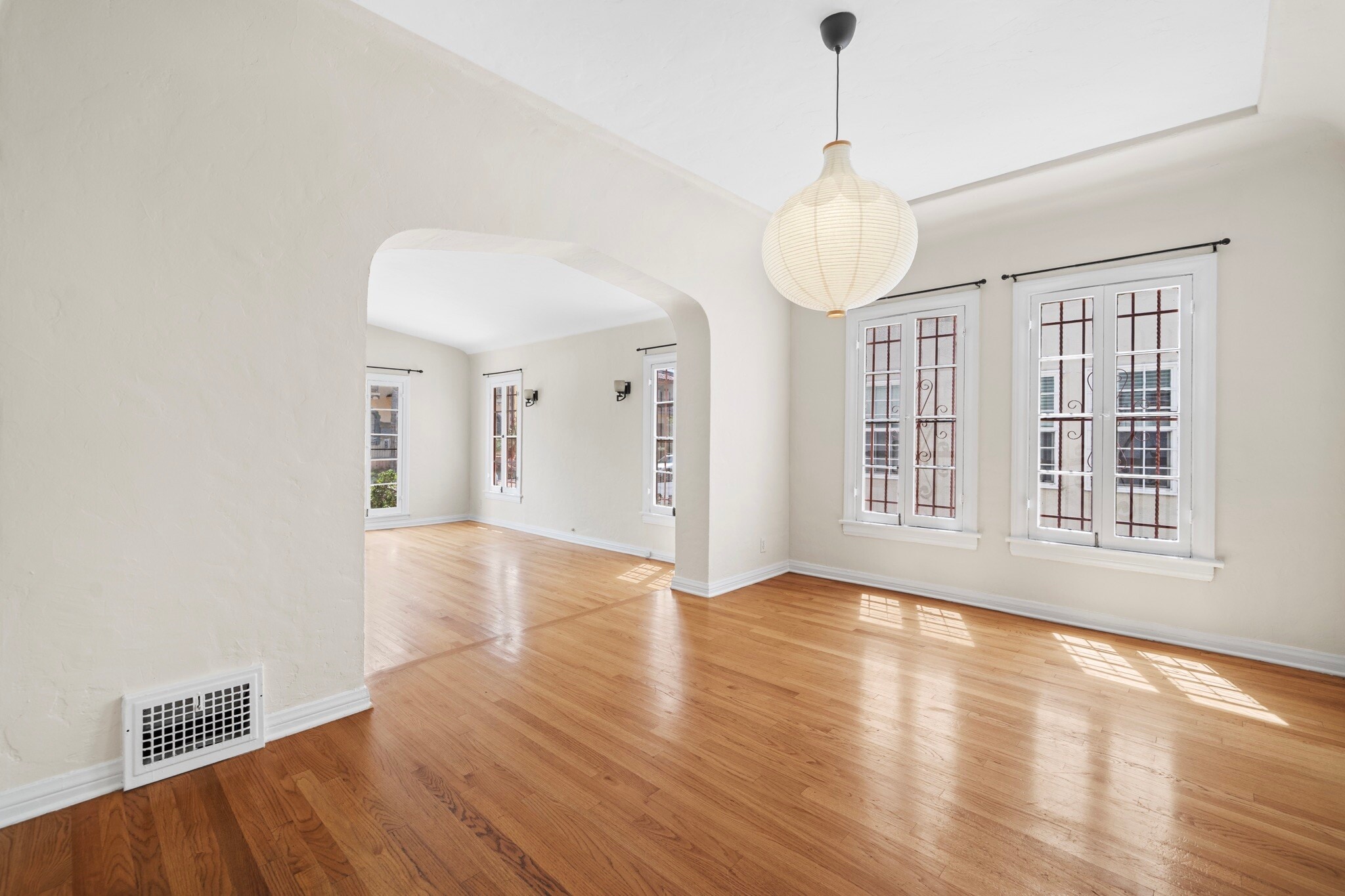 Building Photo - 429 N Gardner St