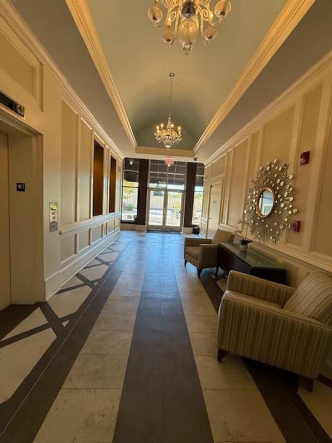 Building Photo - Experience the Heart of It All - at Mayfaire Townview!