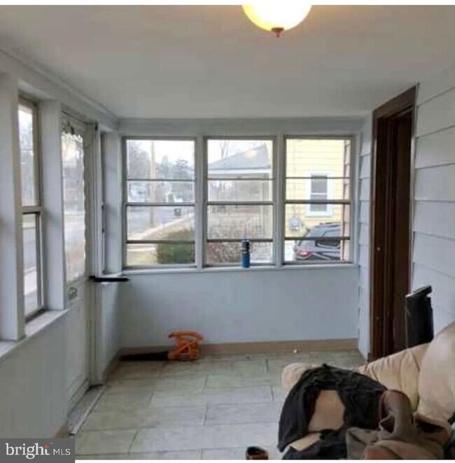 Building Photo - 303 Ellis St