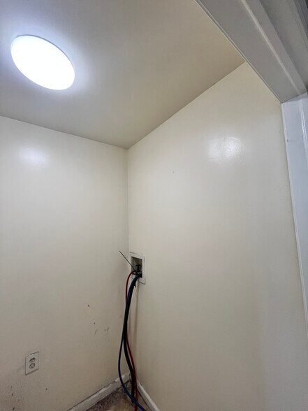 Building Photo - 60 Stegman St