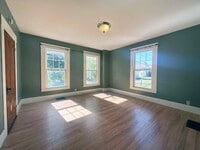 Building Photo - 13 Center St