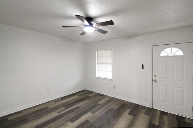 Building Photo - 319 Eastwood Ave