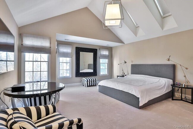 Building Photo - 8 Caruso Pl