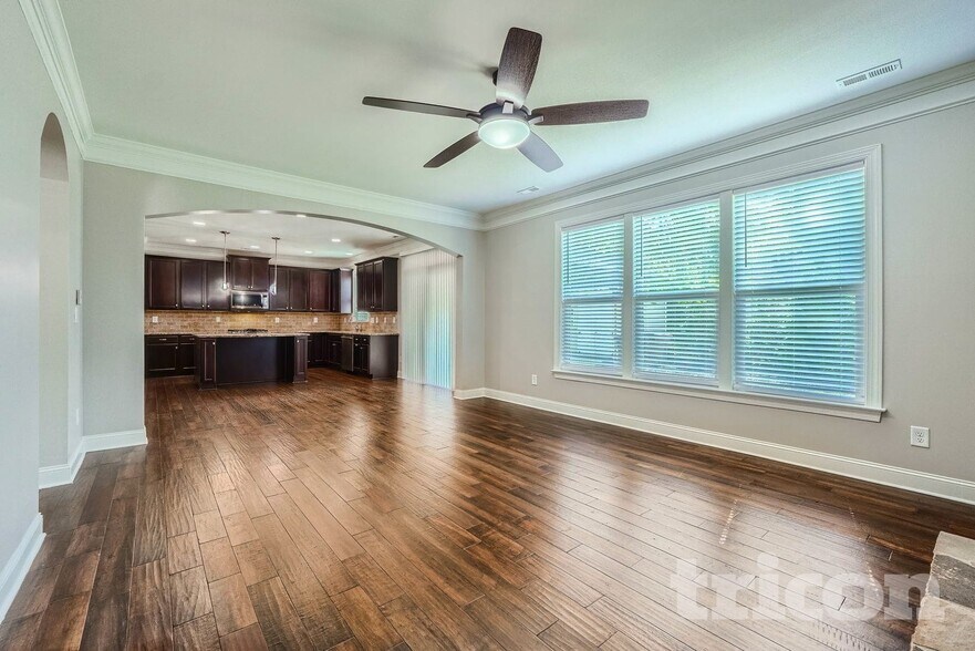 Building Photo - 6013 Hyde Park Drive