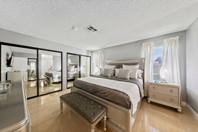 Building Photo - Fully furnished gorgeous Silverado Ranch home!