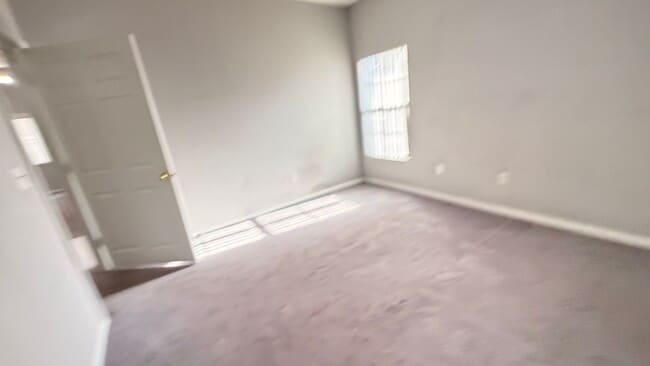 Building Photo - Great location