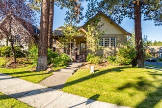 Building Photo - Century Drive Retreat Home - Minutes to Mt...