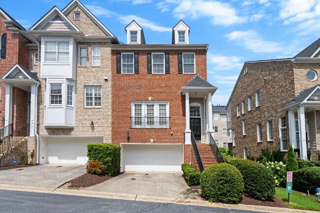 Building Photo - 312 Creekbank Way SE