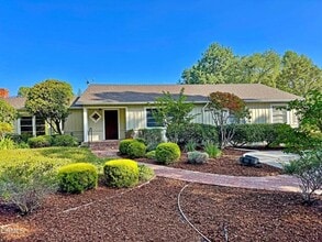 Building Photo - 4544 Hillard Ave