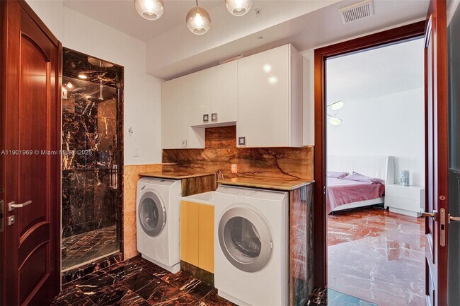 Building Photo - 18201 Collins Ave