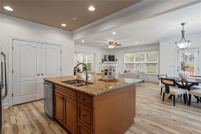 Building Photo - 3910 Dalwood Dr