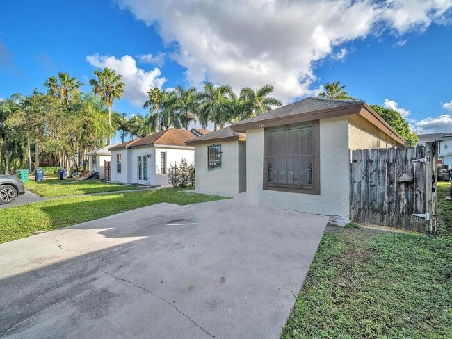 Building Photo - 719 SW 10th St