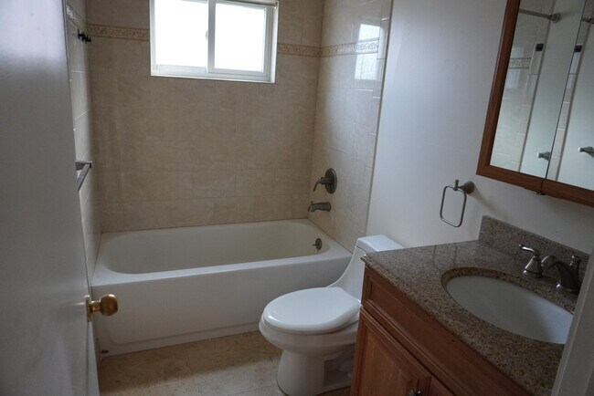 Building Photo - 33 Oxford Cir