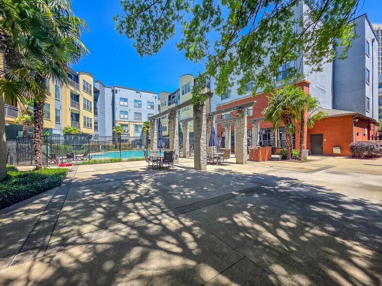 Building Photo - 401 16th St NW