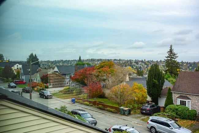 Building Photo - Amazing Home Available in Queen Anne. LEAS...