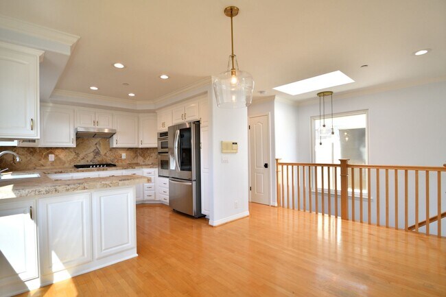 Building Photo - 3 Bed 2.5 Bath Home.
