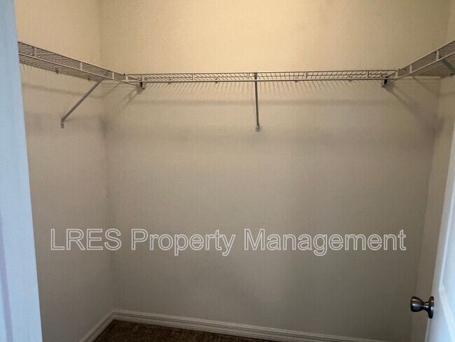 Building Photo - 2271 Hollyberry Wy
