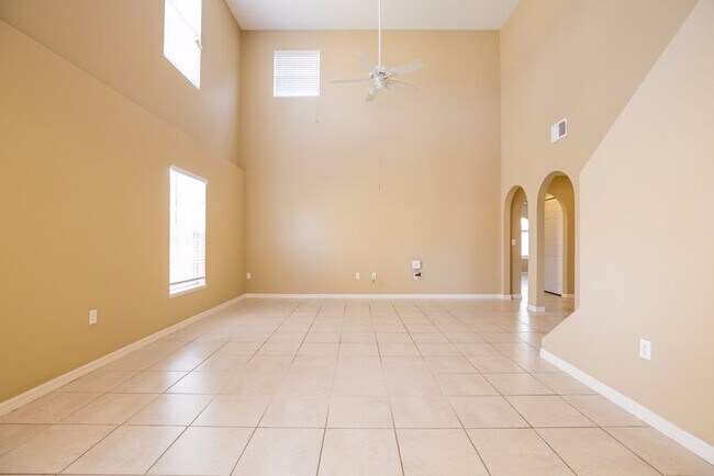 Building Photo - 2712 Whispering Trails Dr