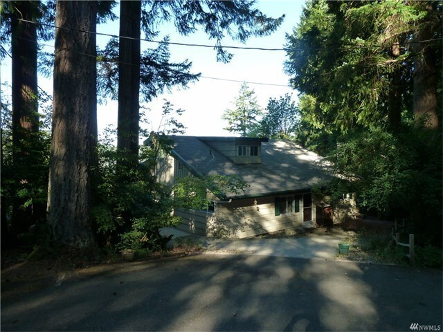 Building Photo - Large Shop Perfect for a home based business, plus 136 feet of waterfront.