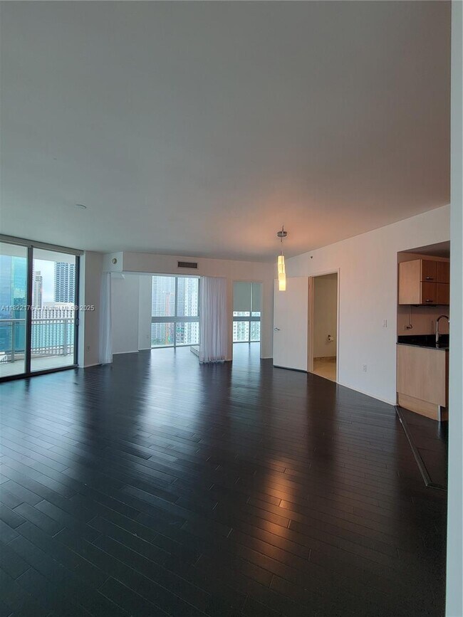 Building Photo - 350 S Miami Ave
