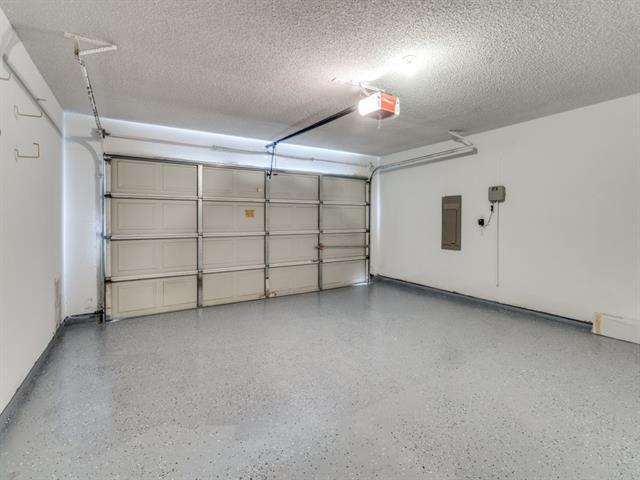 Building Photo - 8017 Ship St